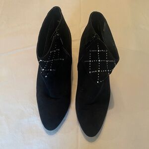 Women’s East5th black Suede booties